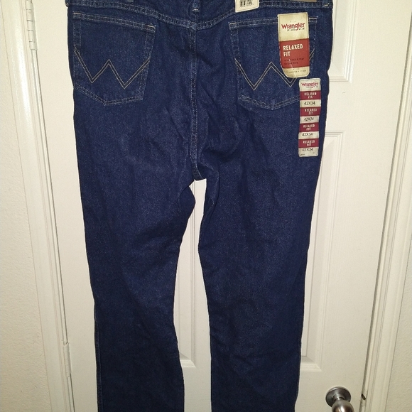 NWT Wrangler Rugged Wear Blue Dark Wash Denim Jeans Men's sz 42x34. - Picture 2 of 9